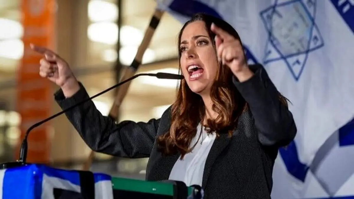 انتشار تصاویر غیراخلاقی از وزیر زن نژاد پرست + ببینید 