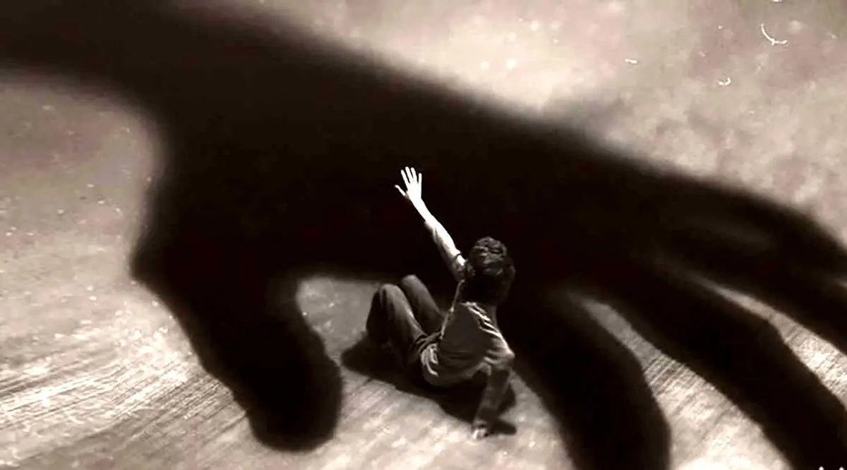 غل و زنجیر کردن پسر 16 ساله را در پارکینگ توسط نامادری بی رحم