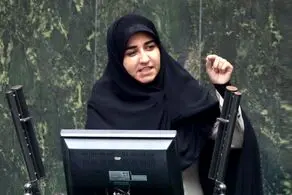 نماینده زن مجلس: وهن جمهوری اسلامی است که مافیای خودرو نفس آن را تنگ کنند