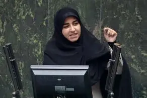 نماینده زن مجلس: وهن جمهوری اسلامی است که مافیای خودرو نفس آن را تنگ کنند