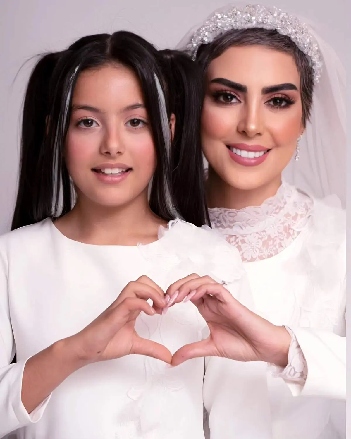 دختران نیلوفر شهیدی، قلب مردم را صورتی‌ کرده‌اند!/ عکس و فیلم