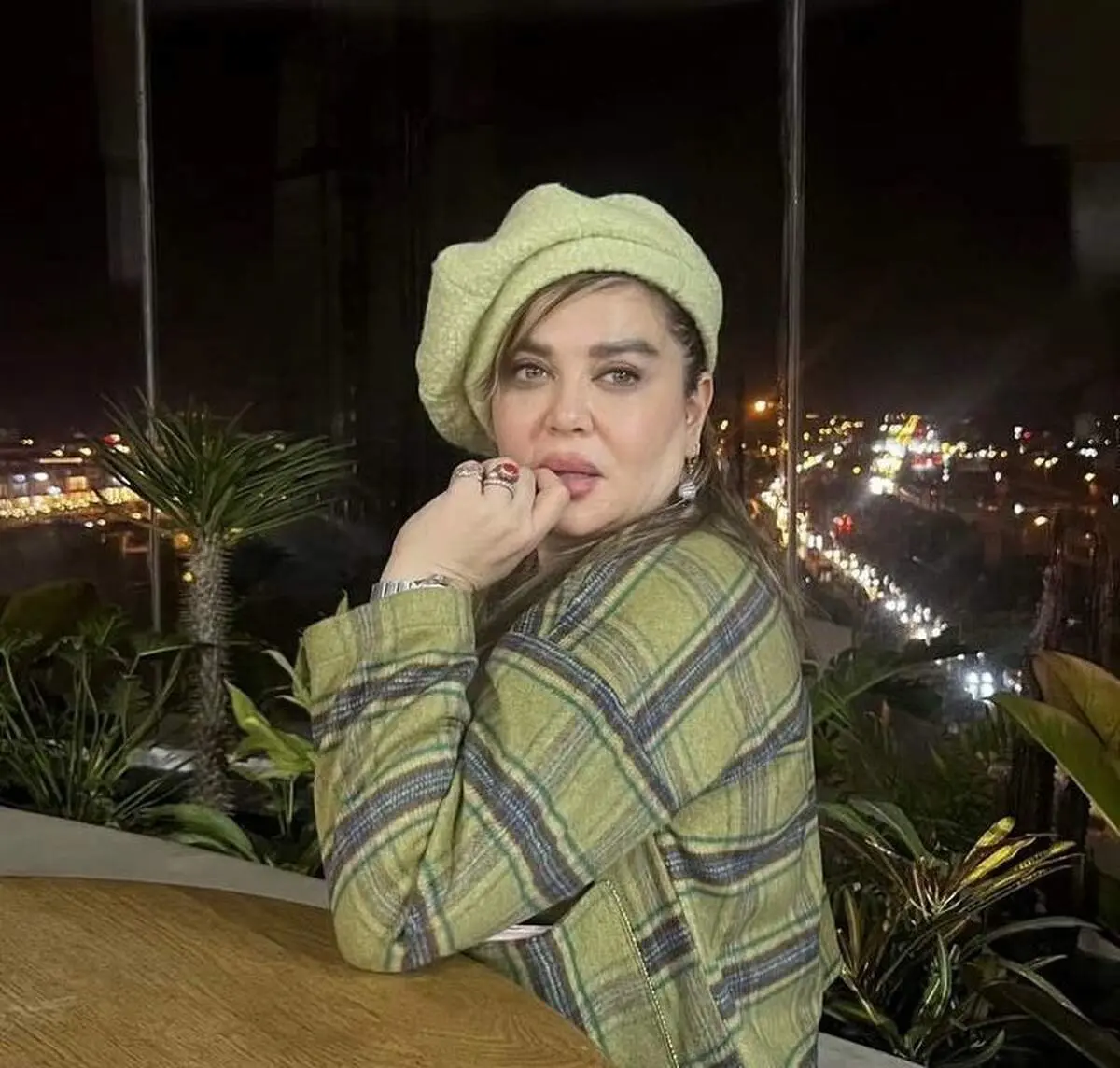 بهاره رهنما بالاخره با تیپ معمولی ظاهر  شد/ عکس