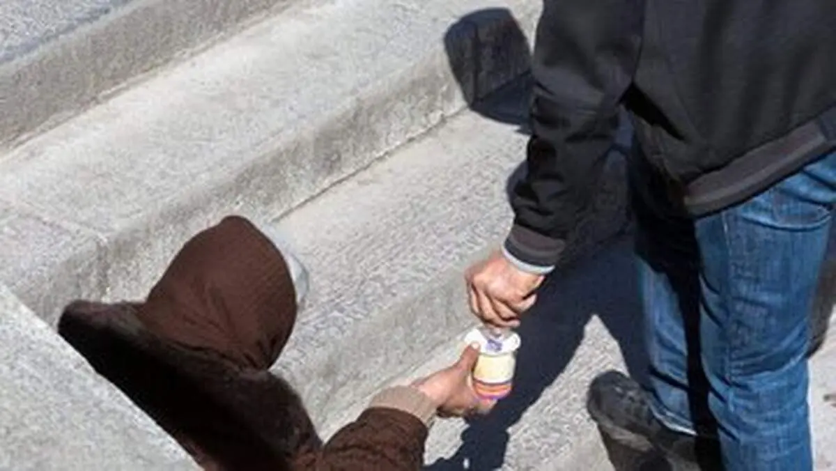گدای مشهدی بازداشت شد/ بیش از ۶۹میلیون تومان پول نقد در جیبش داشت!