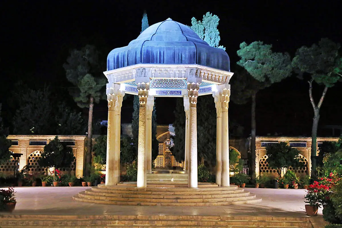 حافظیه شیراز با این عکس در شب قدر خبرساز شد/ ببینید