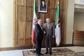 رایزنی عراقچی با وزیر خارجه الجزایر 