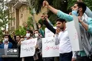تجمع دانشجویان ایرانی مقابل سفارت سوئد/ ببینید 
