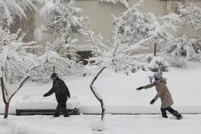 بارش برف شدید یکشنبه ۱۷ و دوشنبه ۱۸ فروردین‌ در این مناطق/ اسامی جاده های خطرناک
