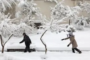 بارش برف شدید یکشنبه ۱۷ و دوشنبه ۱۸ فروردین‌ در این مناطق/ اسامی جاده های خطرناک