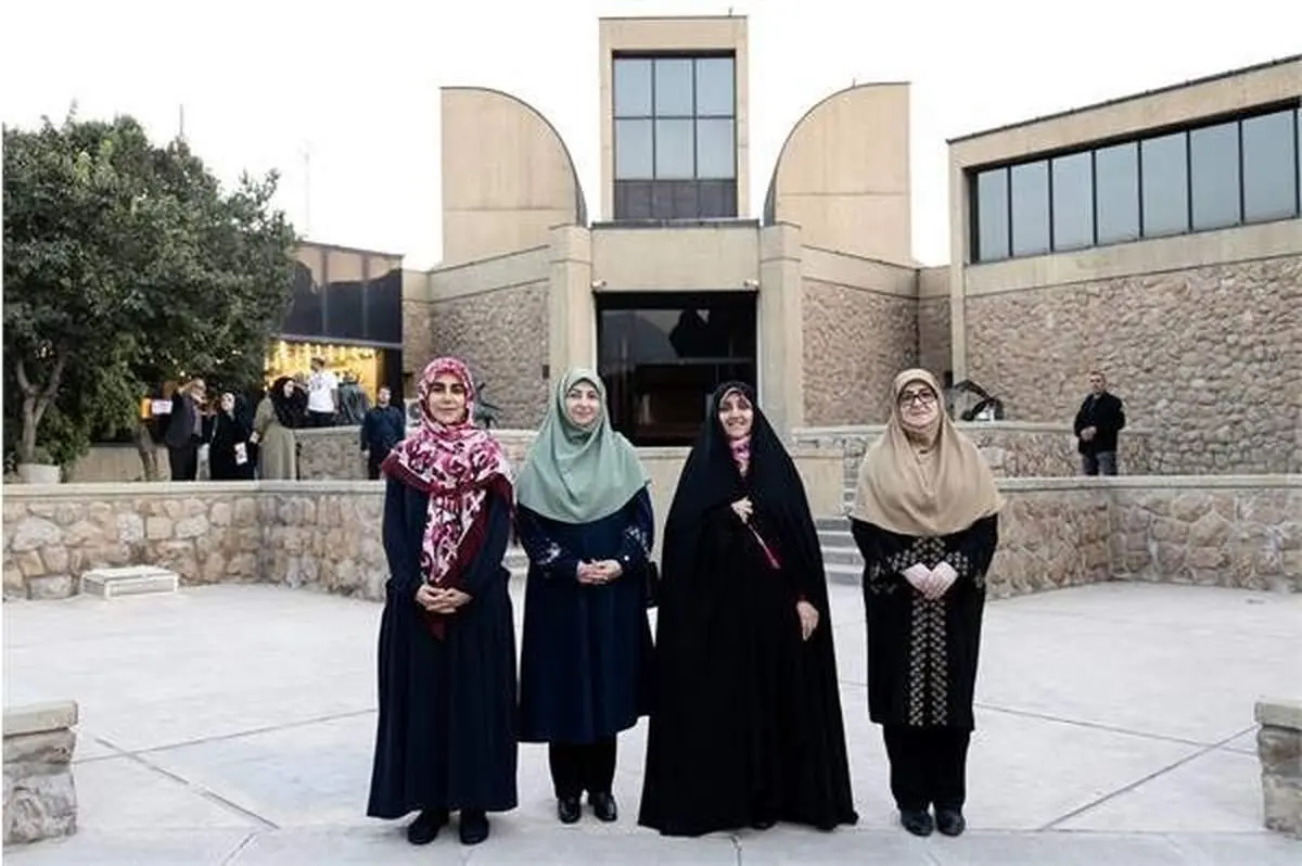 زنانِ هیات دولت «به گزارش زنان» را دیدند