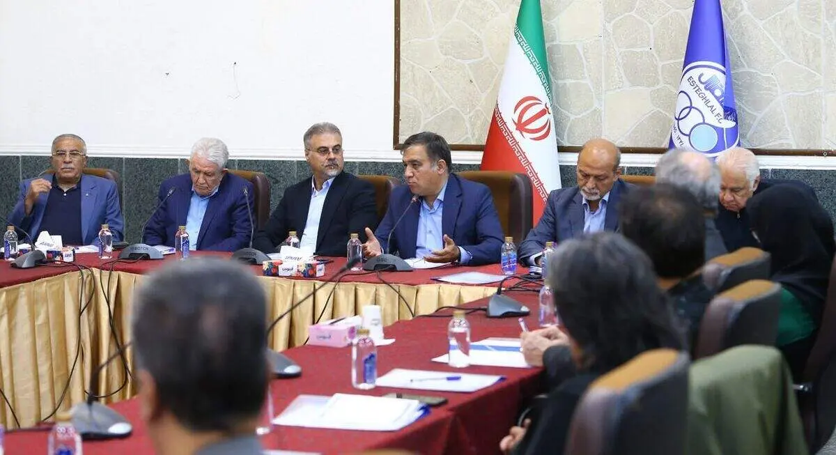 بالارفتن سرعت مذاکره استقلال؛ تاجرنیا دست از توییت زدن برنداشت!