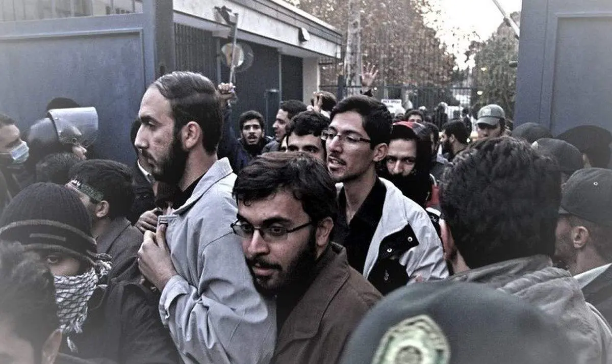 یک حمله و سالها نام و نان / افرادی که از دیوار سفارتخانهها بالا رفتند و پست بالا گرفتند!