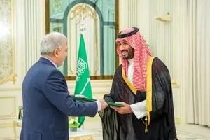 سفیر ایران استوارنامه خود را تقدیم محمدبن سلمان کرد 