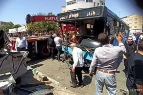 تصادف هولناک زنجیره‌ای در تبریز؛ سواری پراید زیر اتوبوس له شد/ عکس
