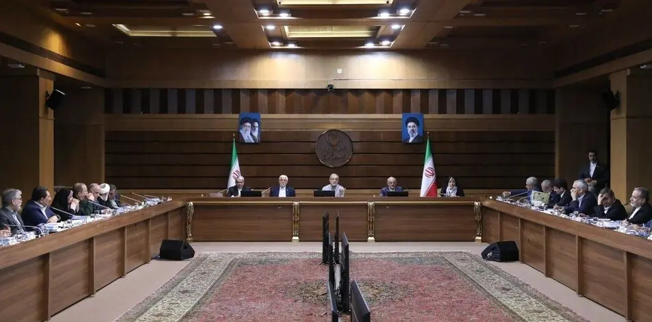 رئیس‌جمهور: صرفه‌جویی مصرف بنزین باید از دولتی‌ها شروع شود
