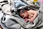 فیلم پربازدید از نجات نوزاد پسر از داخل یک گونی در کنار خیابان فاز دوم اندیشه / بند ناف  این نوزاد هم بریده نشده بود!

