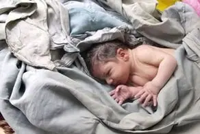 فیلم پربازدید از نجات نوزاد پسر از داخل یک گونی در کنار خیابان فاز دوم اندیشه / بند ناف  این نوزاد هم بریده نشده بود!

