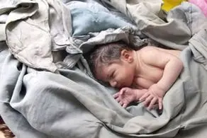 فیلم پربازدید از نجات نوزاد پسر از داخل یک گونی در کنار خیابان فاز دوم اندیشه / بند ناف  این نوزاد هم بریده نشده بود!

