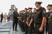 پهلوگیری ناو بالگردبر استویسکی روسیه در منطقه یکم‌امامت نداجا