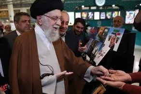 رهبری به یک غرفه دار هدیه دادند + ببینید 