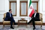وزیر خارجه فیلیپین با عراقچی دیدار کرد 
