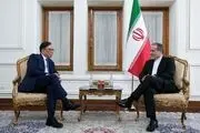 وزیر خارجه فیلیپین با عراقچی دیدار کرد 