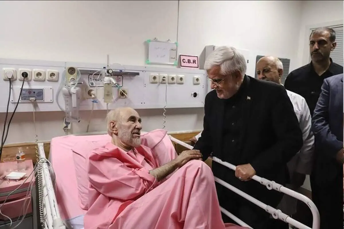 عیادت معاون اول رئیس‌جمهور از سیدمحمد خاتمی