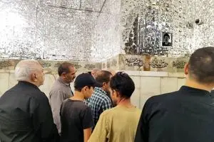 حضور ظریف بر مزار ابراهیم رئیسی + ببینید 