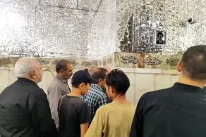 حضور ظریف بر مزار ابراهیم رئیسی + ببینید 
