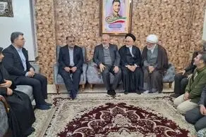 حضور وزیر نیرو در خانه شهید «محمدمهدی شاهرخی‌فر»