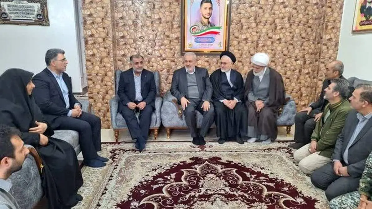 حضور وزیر نیرو در خانه شهید «محمدمهدی شاهرخیفر»