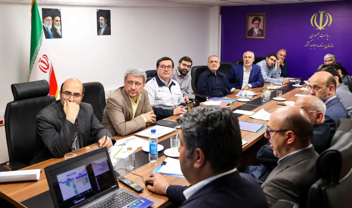 اگر سخنی از گفت‌وگو یا مذاکره مطرح می‌شود، معنای آن تسلیم یا عقب‌نشینی نیست