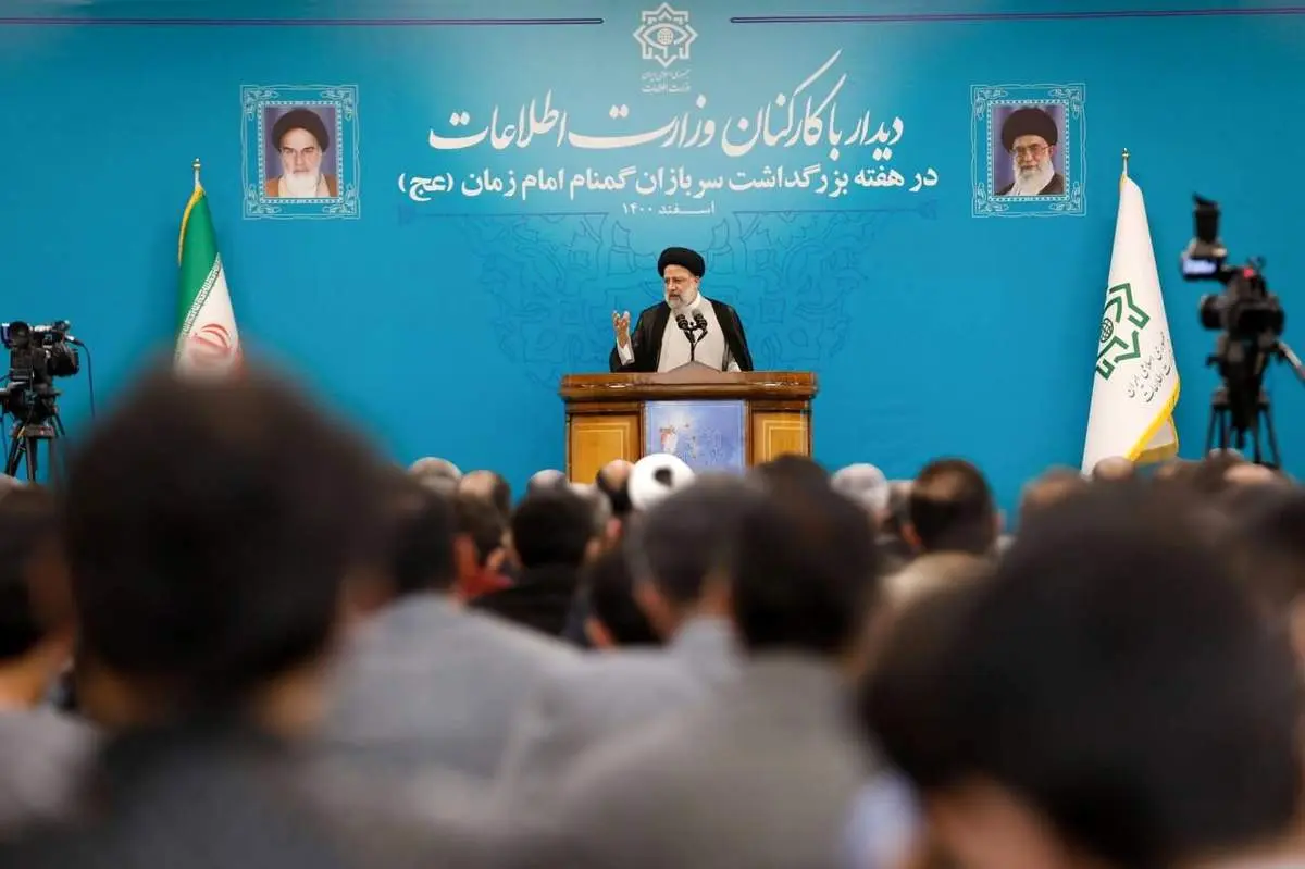 همانطور که شما گروهکهای ضد انقلاب را به زبالهدان تاریخ سپردید دست سودجویان و مفسدان را قطع کنید