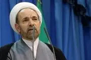 امام جمعه ایلام با اشاره به حادثه در درمانگاه قم: تو چکاره‌ای که عکس بگیری؟/ اینقدر که به دختران گیر می‌دهیم به آقایان و شوهران و برادران و پدران آنها گیر نمی‌دهیم