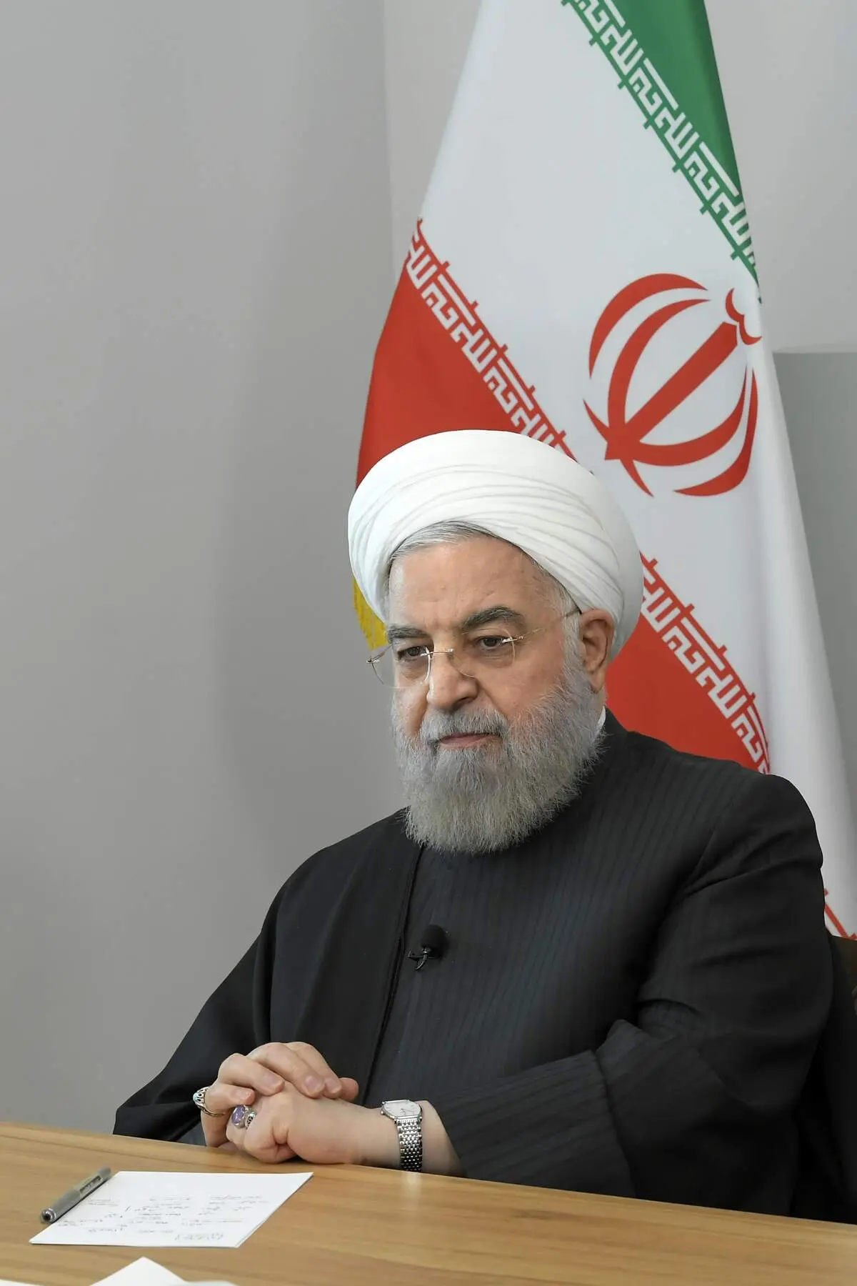 حسن روحانی: مبنای ما باید احیای قانون اساسی باشد/ شعار من احیای صندوق رأی است