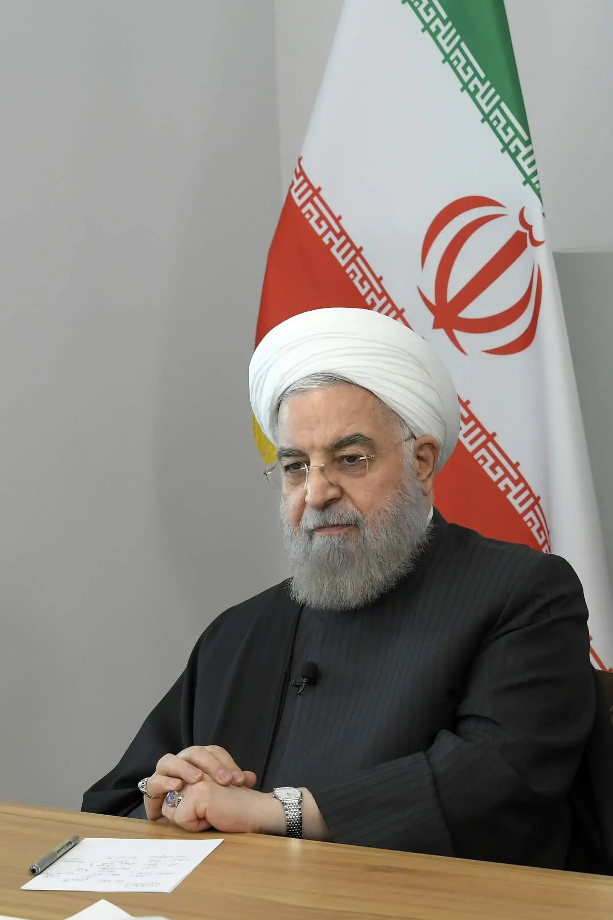 حسن روحانی: مبنای ما باید احیای قانون اساسی باشد/ شعار من احیای صندوق رأی است