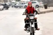رد شدن کامیون از روی زن موتورسوار+فیلم