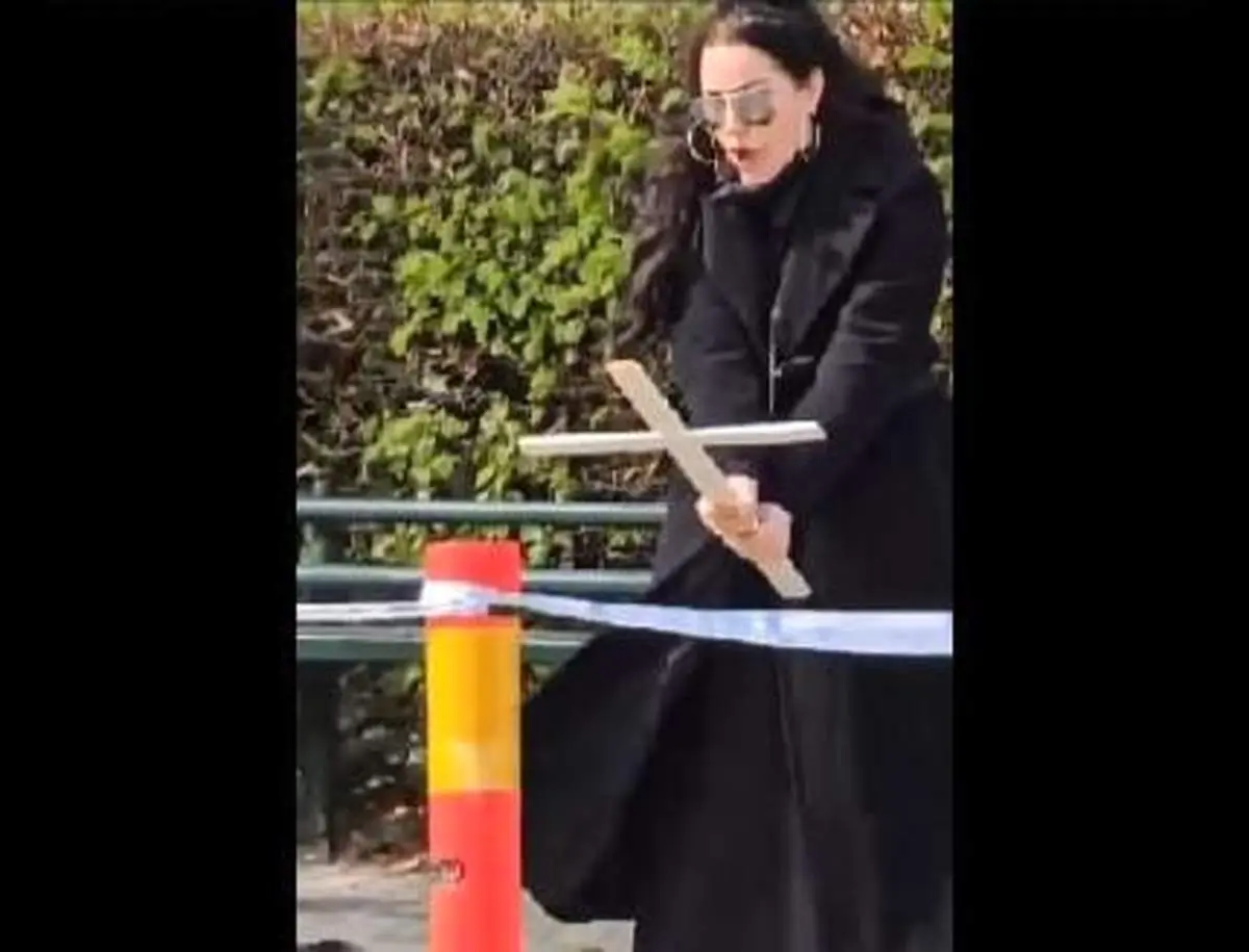 اهانت دوباره یک زن به قرآن کریم + عکس 