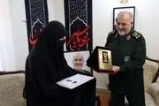 اهدای درجه سپهبدی شهید سلامی به خانواده وی   
