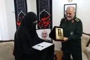 اهدای درجه سپهبدی شهید سلامی به خانواده وی   