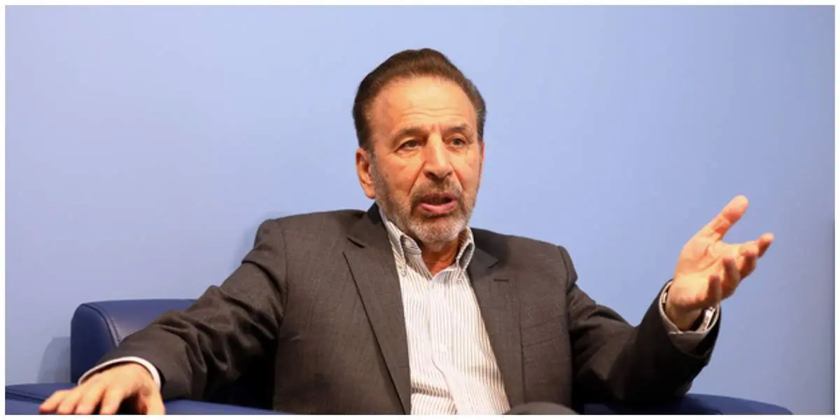 نمیشود خود فرد مدیر و تصمیم گیر باشد و صرف گرفتن مرخصی در نقش منتقد عمل کند