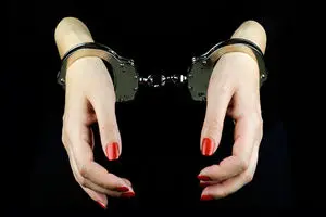 مدیرعامل بی وجدان منشی جوان را فریب داد و به راه بد کشید!