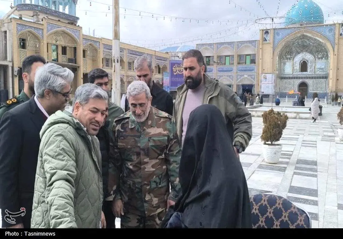 حضور ناگهانی سردار قاآنی در یک امامزاده + عکس 
