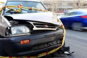 تصادف هولناک سرویس مدرسه با نیسان آبی/ عکس