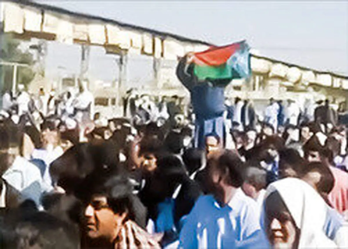 پرچم جعلی بلوچستان آزاد در نماز جمعه زاهدان برافراشته شد!+ببینید