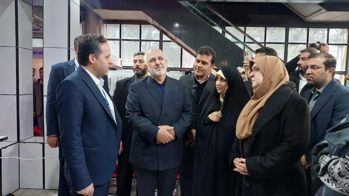 ظریف: زنان، دختران، جوانان و داشمندان ایرانی علی رغم همه فشارها و محدودیتها در کشور خود ماندند و افتخار آفریدند