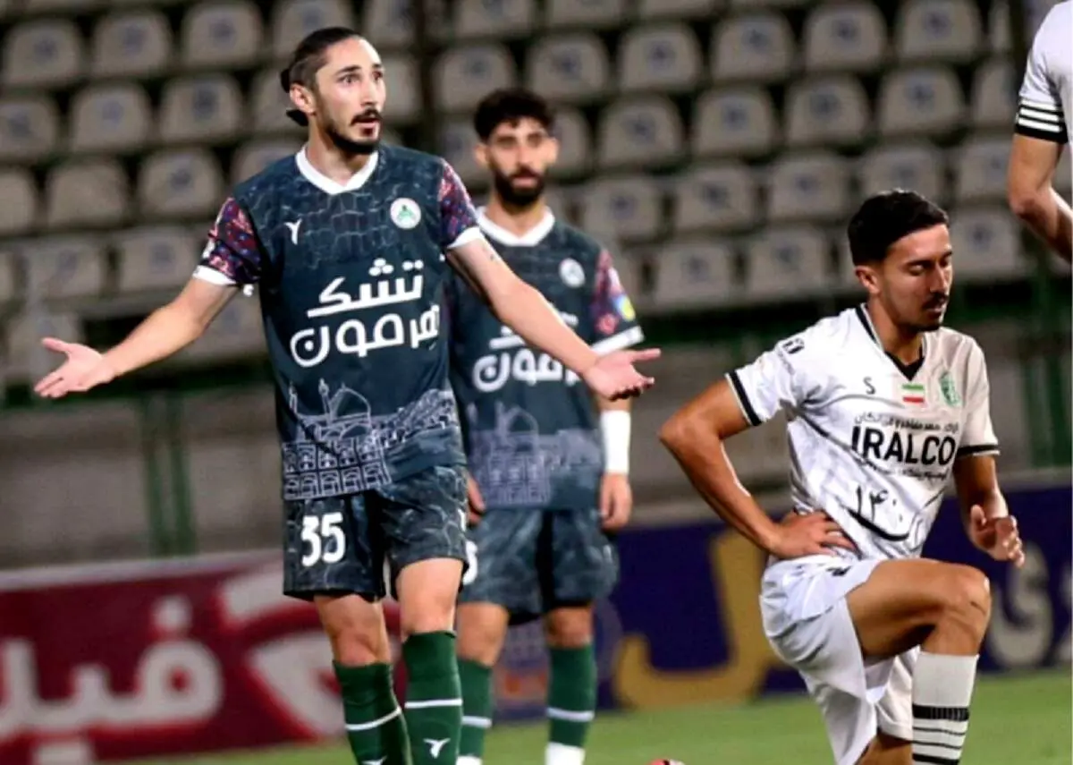 غایب بزرگ ذوب آهن در مصاف با استقلال؛ آبی پوشان یک قدم جلو افتادند.