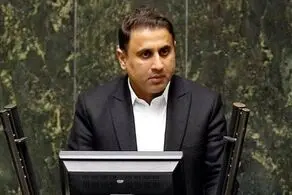 نماینده مجلس: آقای رئیسی حداقل ۷ صفحه از برنامه ۷ هزار صفحه‌ای که گفتید رو کنید ببینیم چی هست!
