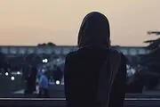 دختر 5 ساله راز مادرش را فاش کرد / او برای گرفتن خوراکی از رفت و آمد مرد غریبه به پدرش خبر داد!