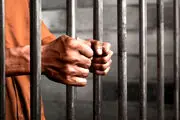 تلاش برای کاهش محکومیت فوتبالیست تعرض کننده  در یک زندان مخوف+عکس