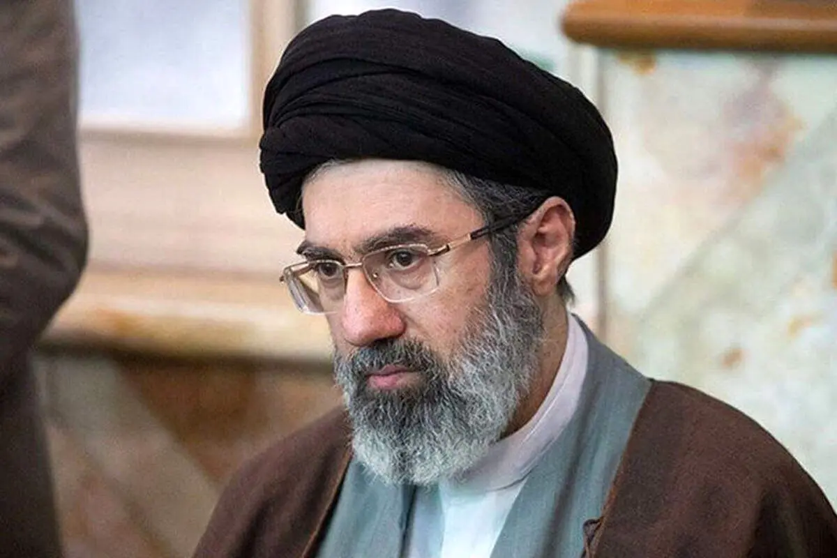 تصویری از حجت الاسلام مجتبی خامنه‌ای در راهپیمایی 22 بهمن + عکس 